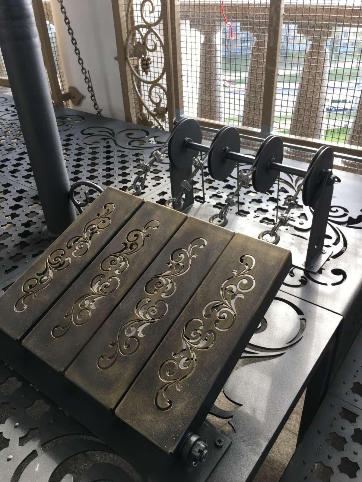 Подиум для звонаря с комплектом роликов и педалей колокольни Храма-памятника в честь Всех Святых и в память о жертвах, спасению Отечества нашего послуживших в городе Минске Минской Епархии Белорусской Православной Церкви. 2019 г. Сталь, художественная ковка, лазерная резка, сварка