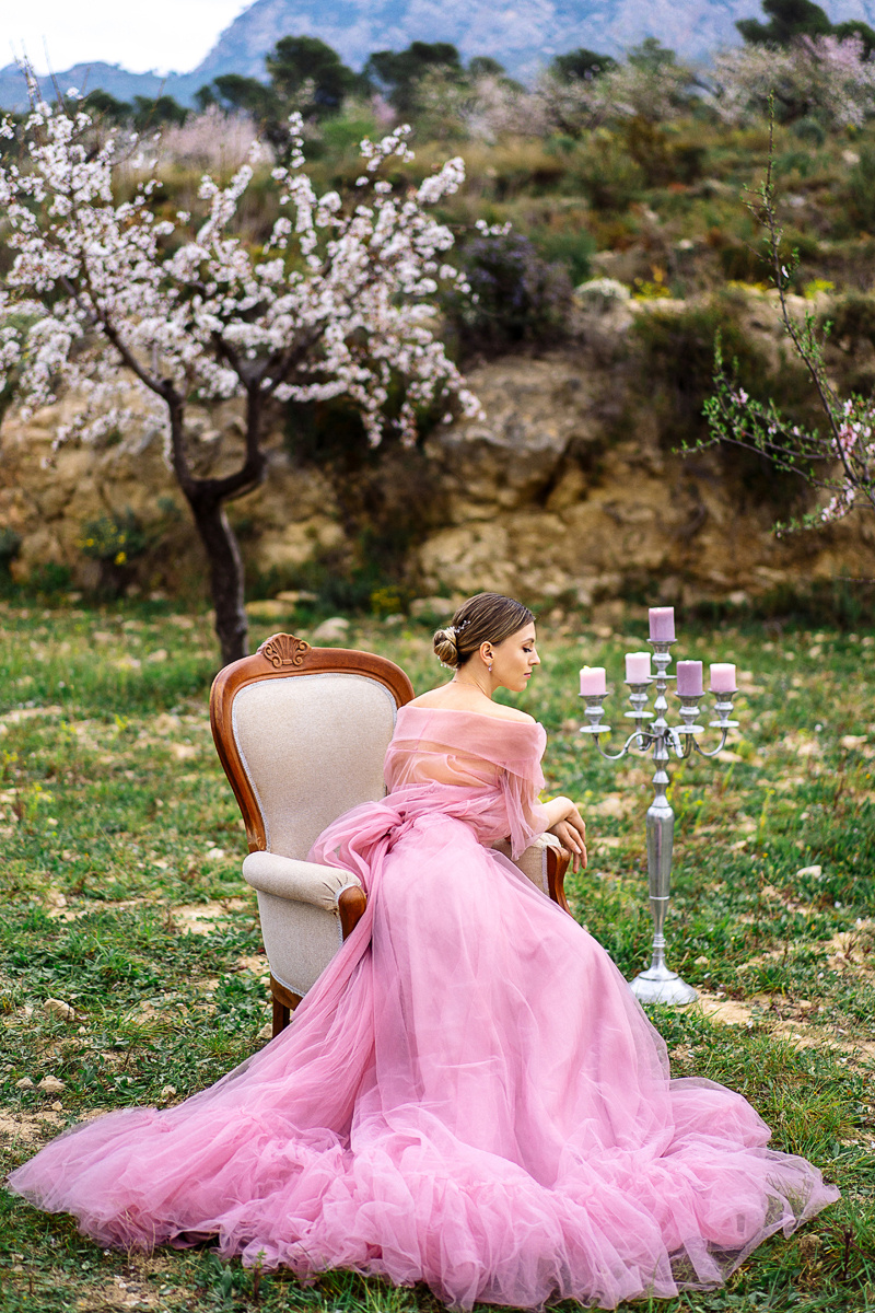 Фотосессия в цветущем миндале. Фотограф и визажист Анастасия Гусарова