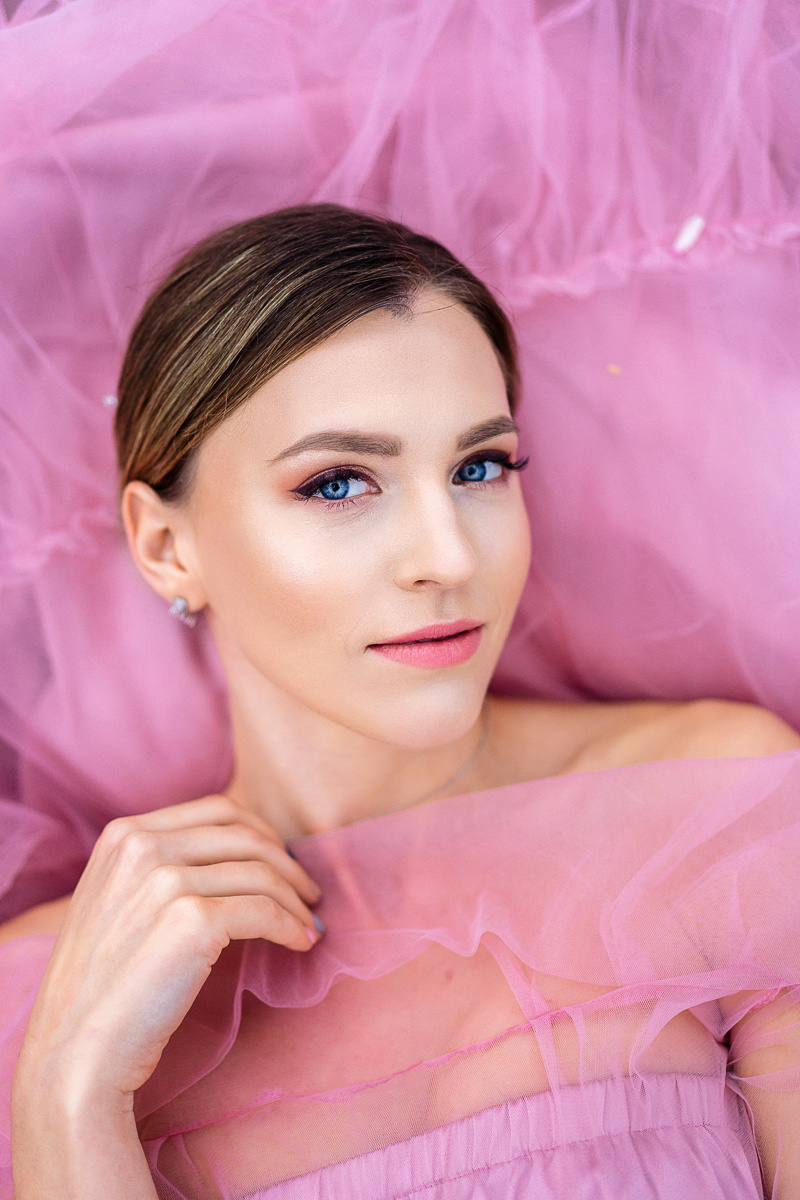 Фотосессия в цветущем миндале. Фотограф и визажист Анастасия Гусарова
