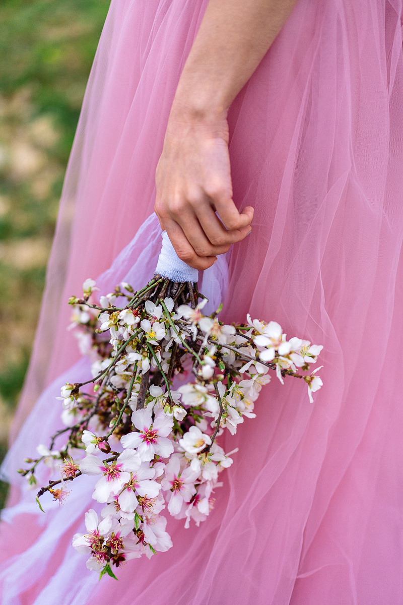 Фотосессия в цветущем миндале. Фотограф и визажист Анастасия Гусарова