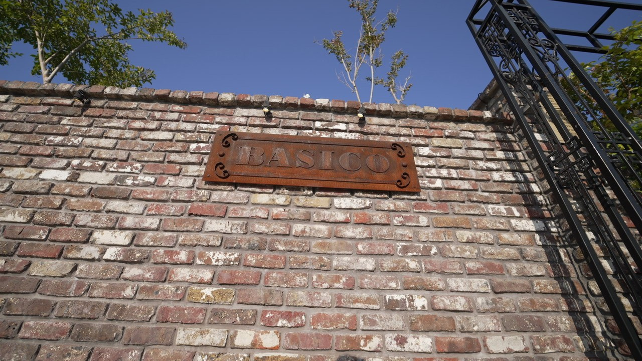 VIA / BASICO. Wedding and events photographers Studio Shalom