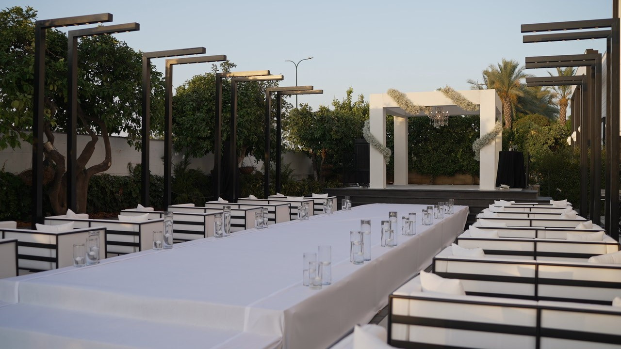 VIA / BASICO. Wedding and events photographers Studio Shalom