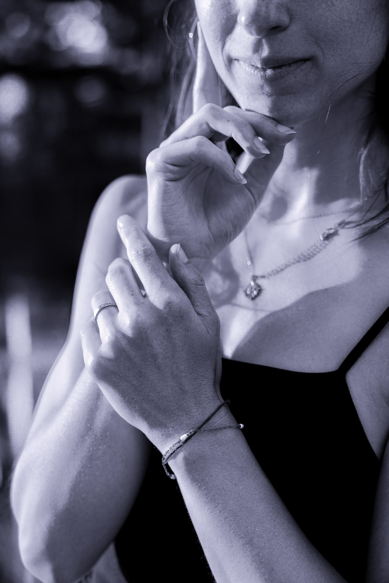 Natural portraits by the sea and in Dutch parks. Romantic & Soulful Photography by Natalia Olhova in Rotterdam