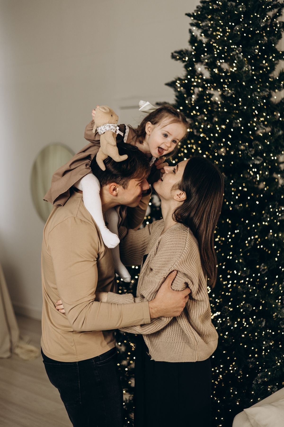 IDEEN FÜR KLEIDUNG FÜR EIN WEIHNACHTSFOTOSHOOTING. Фотограф Лейпциг