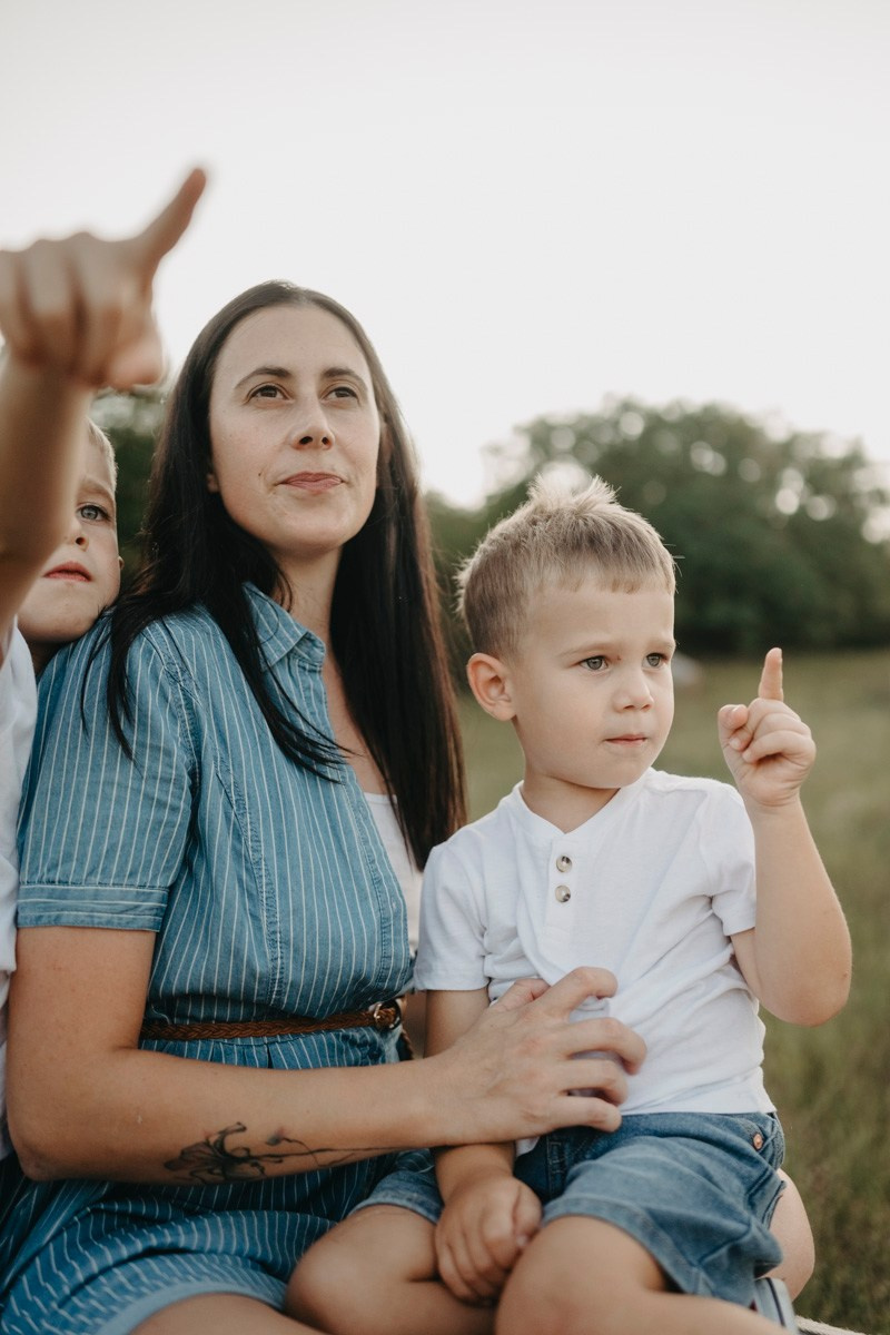Basici / porodicno fotografisanje u prirodi. Deciji i porodicni fotograf u Beogradu Oksana Skendzic