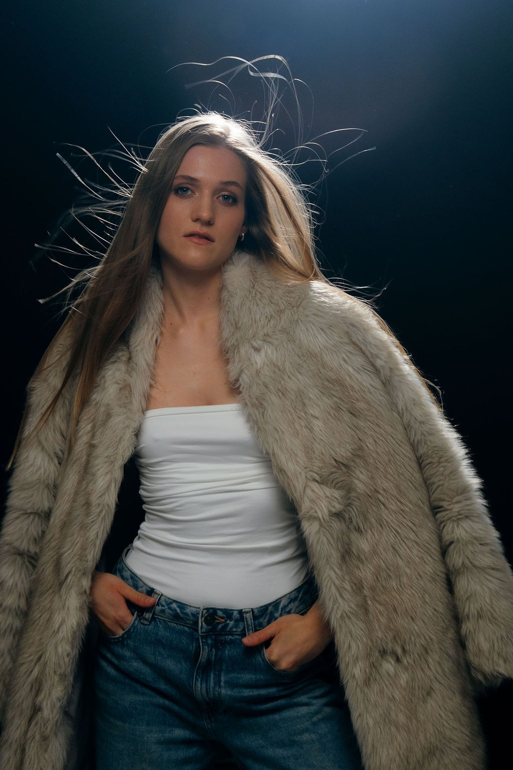 Foto un Video satura studija Rīgā - BRAND STUDIO. Video shooting and creating with phone, iPhone Video School