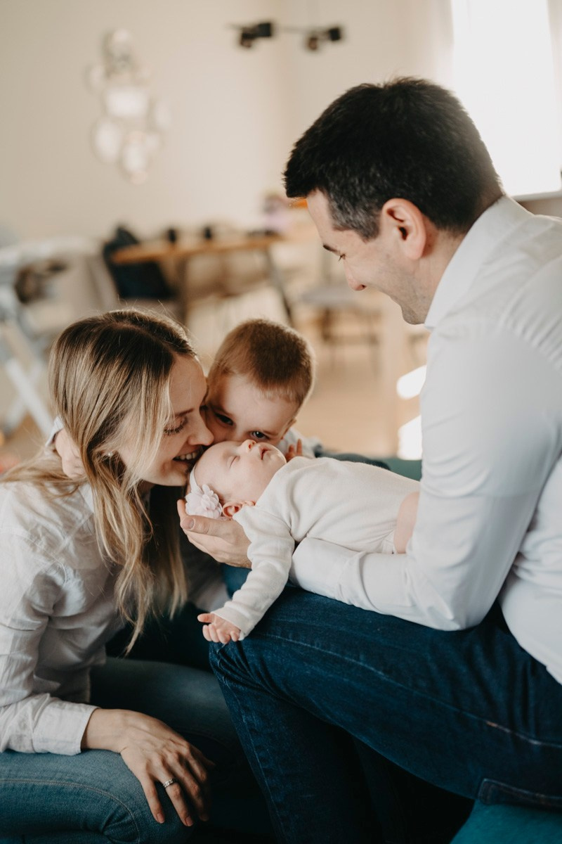 Fotografisanje bebe kod kuce — Milana, Milos, Marko i Mila. Deciji i porodicni fotograf u Beogradu Oksana Skendzic