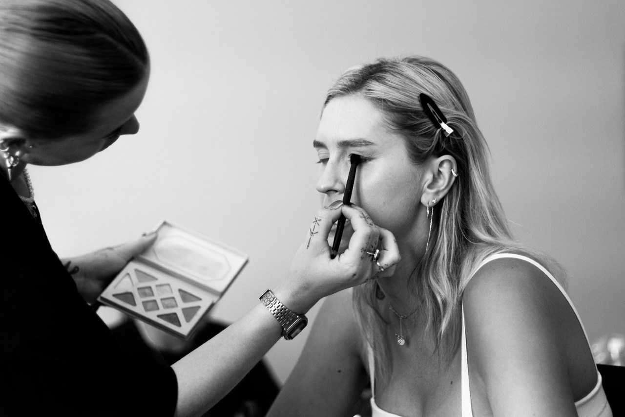 Backstage fotografie. Dana Lišková — Empatická fotografka | Introspektivní umělkyně | Neurodivergentní koučka| Zakladatelka Artepy.cz