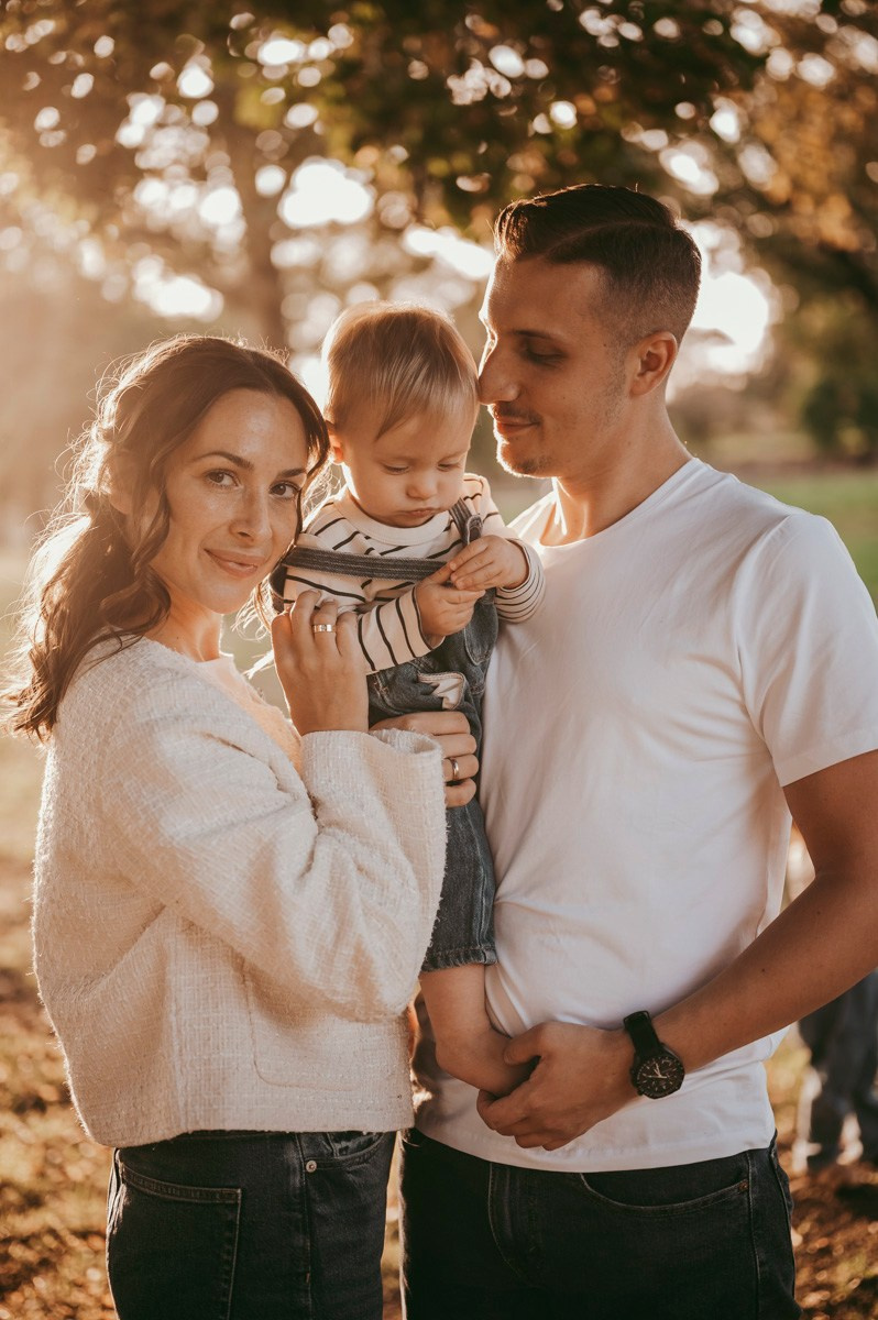 Aleksandra, Filip, Lion i Luka / PORODICNOFOTOGRAFISANJE napolju. Deciji i porodicni fotograf u Beogradu Oksana Skendzic