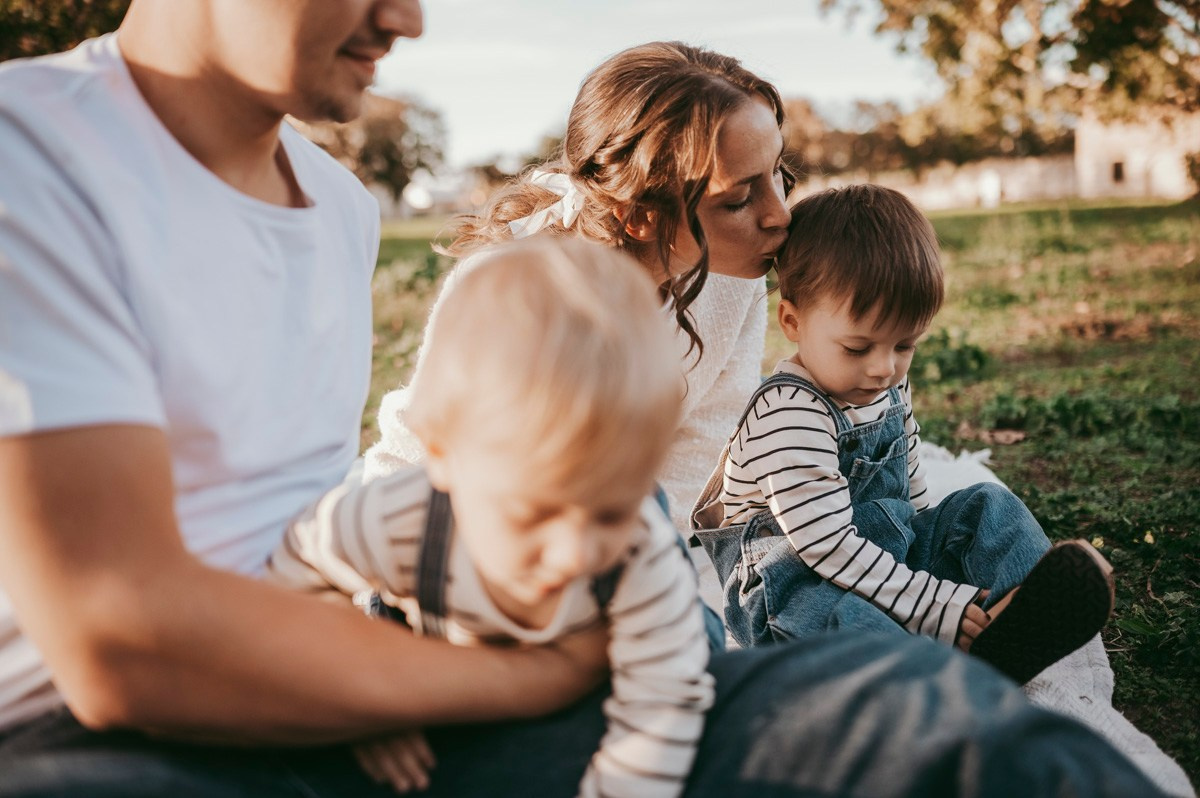 Aleksandra, Filip, Lion i Luka / PORODICNOFOTOGRAFISANJE napolju. Deciji i porodicni fotograf u Beogradu Oksana Skendzic