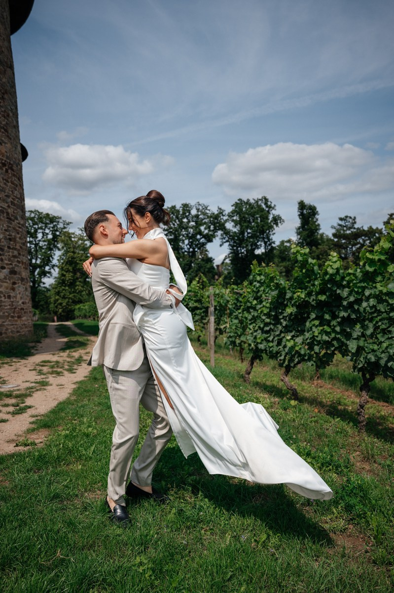 Civil Wedding at Burg Schwarzenstein in Geisenheim. Wedding photographer & videographer in Germany and Frankfurt | Denis Mirosnik