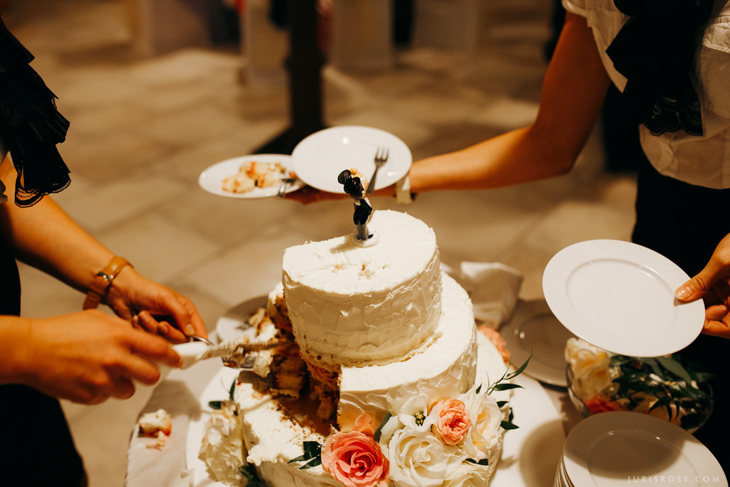 Kāzas Jaunmoku pilī ar ceremoniju lapenē
