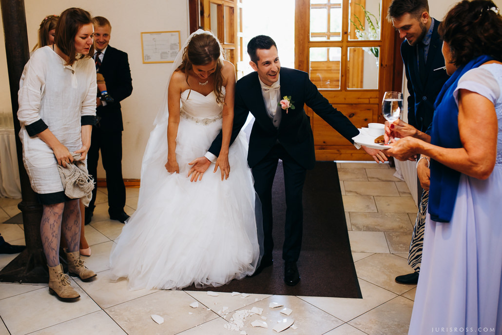 Kāzas Jaunmoku pilī ar ceremoniju lapenē