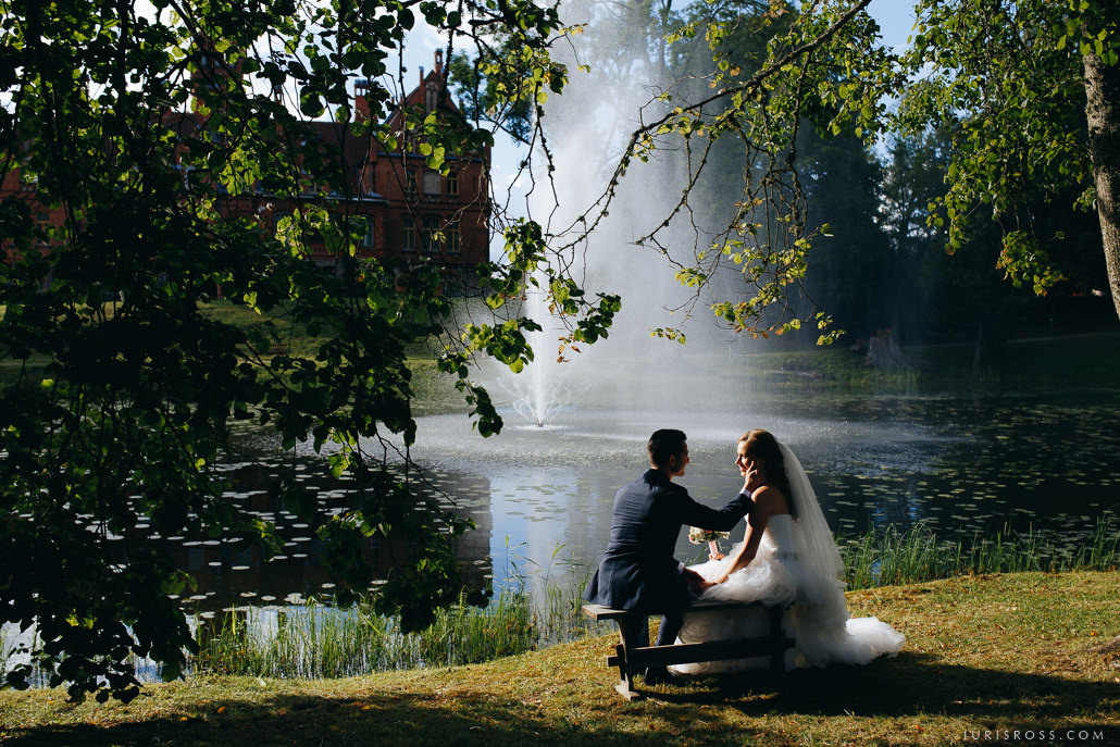 Kāzas Jaunmoku pilī ar ceremoniju lapenē