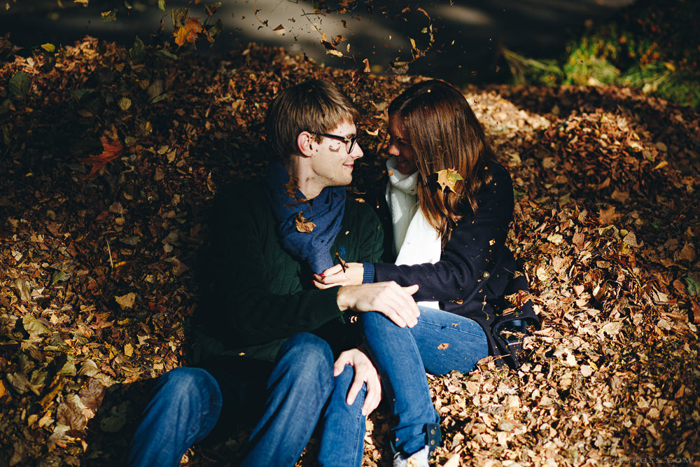 Mīlestības piepildīta pāra fotosesija Ķīpsala rudenī