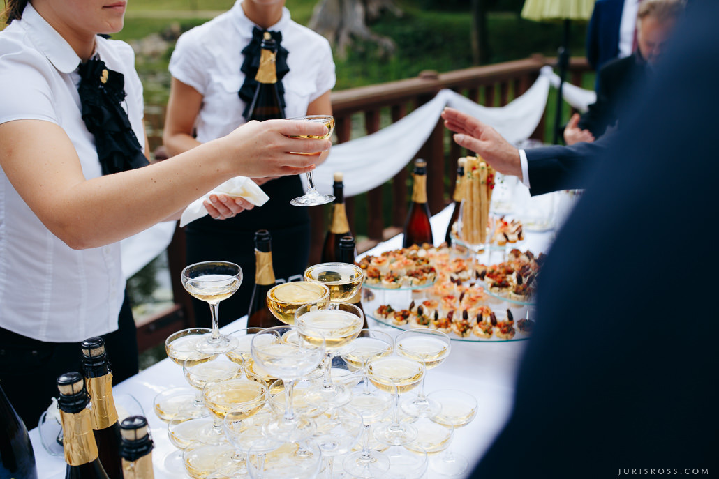 Kāzas Jaunmoku pilī ar ceremoniju lapenē