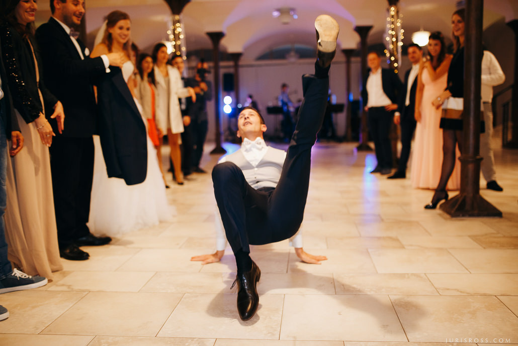 Kāzas Jaunmoku pilī ar ceremoniju lapenē