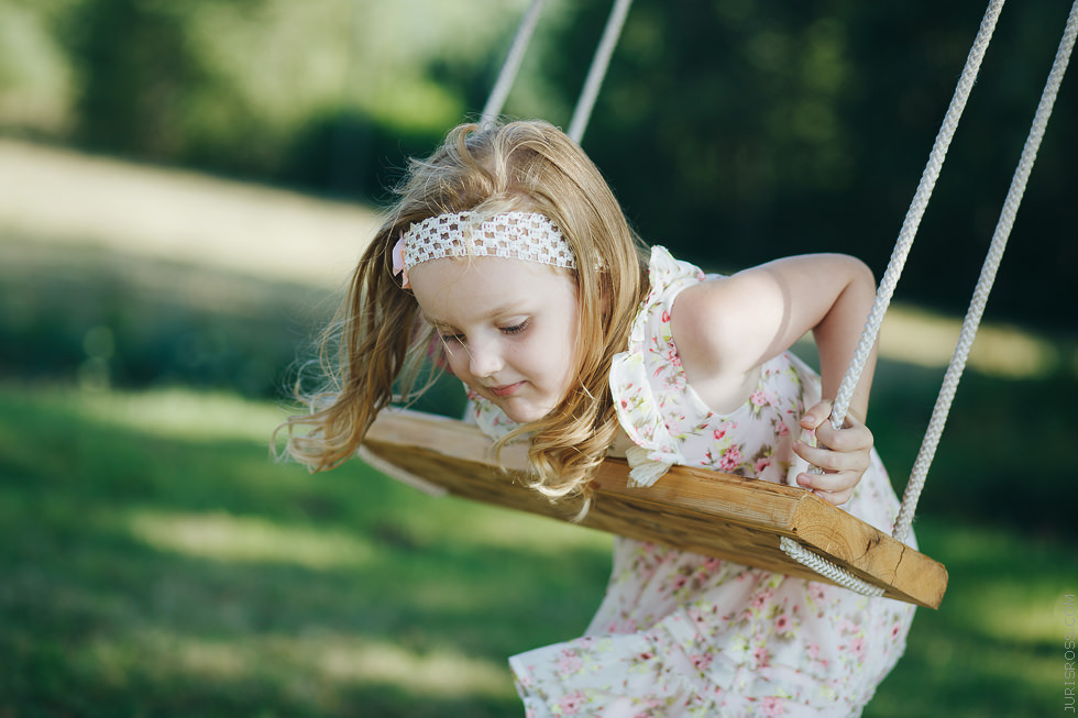 Eko kāzas jūras krastā ar mācītāju, solījumu došana un mielastu dabā