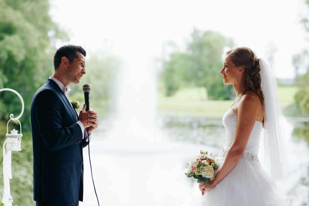 Kāzas Jaunmoku pilī ar ceremoniju lapenē