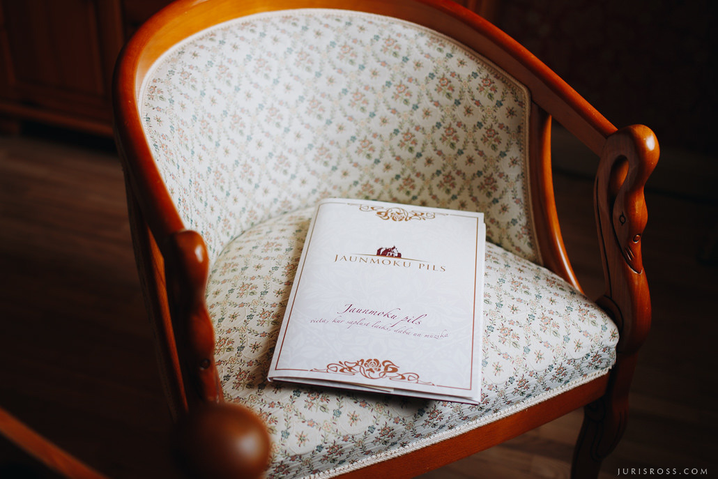 Kāzas Jaunmoku pilī ar ceremoniju lapenē