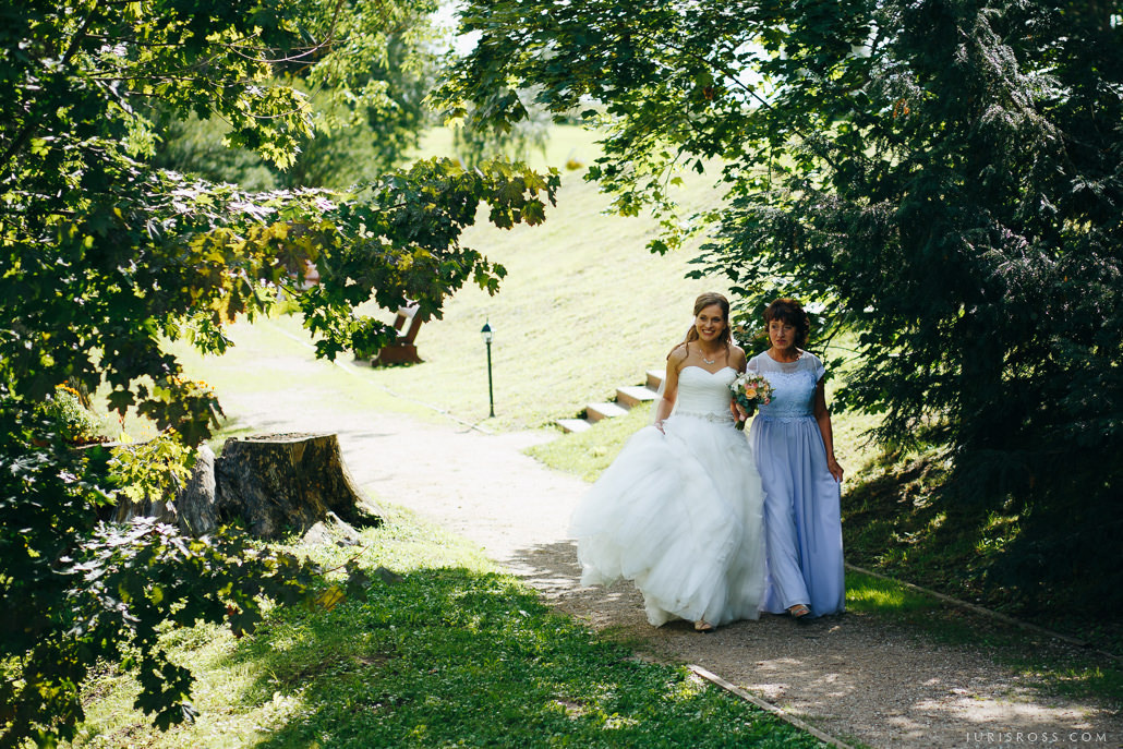 Kāzas Jaunmoku pilī ar ceremoniju lapenē