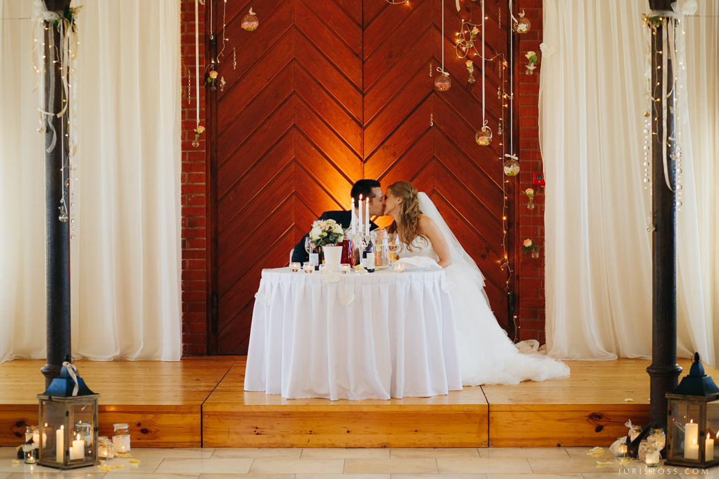 Kāzas Jaunmoku pilī ar ceremoniju lapenē