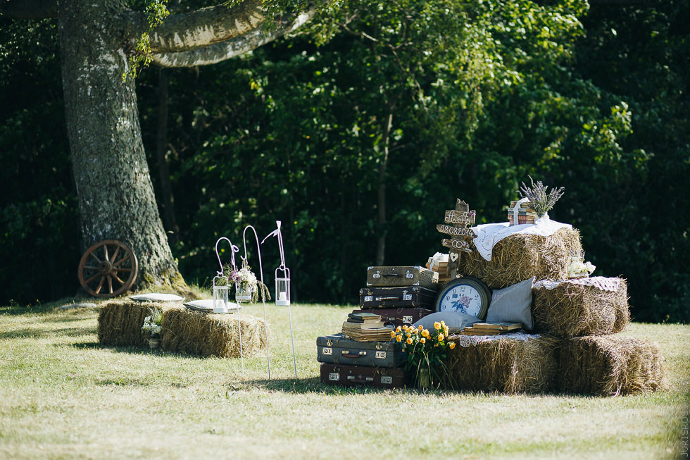 Eko kāzas jūras krastā ar mācītāju, solījumu došana un mielastu dabā