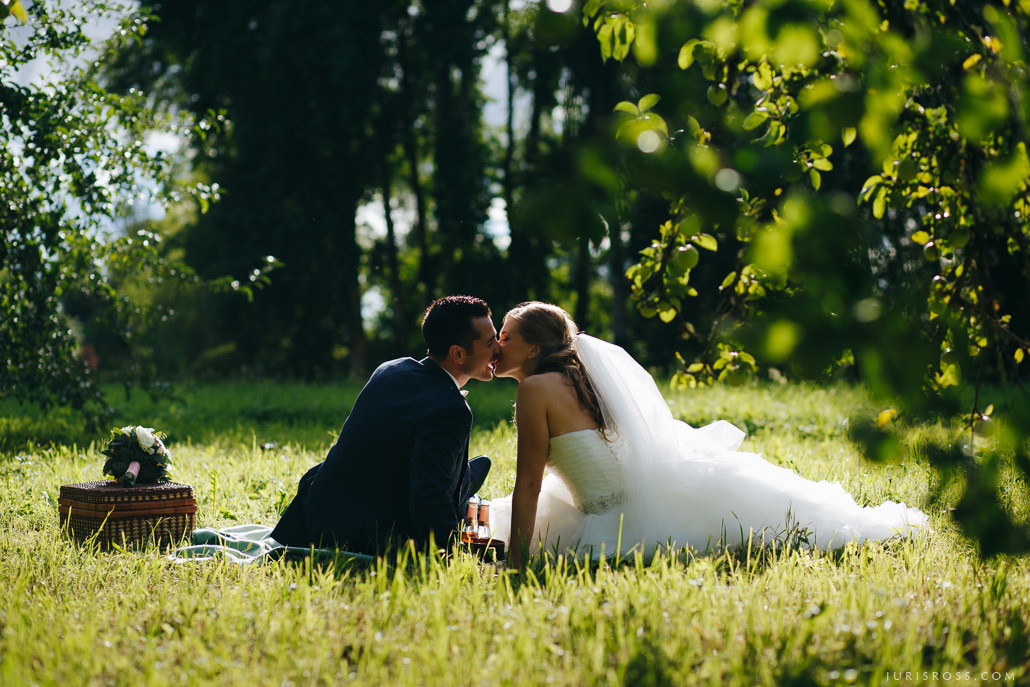 Kāzas Jaunmoku pilī ar ceremoniju lapenē