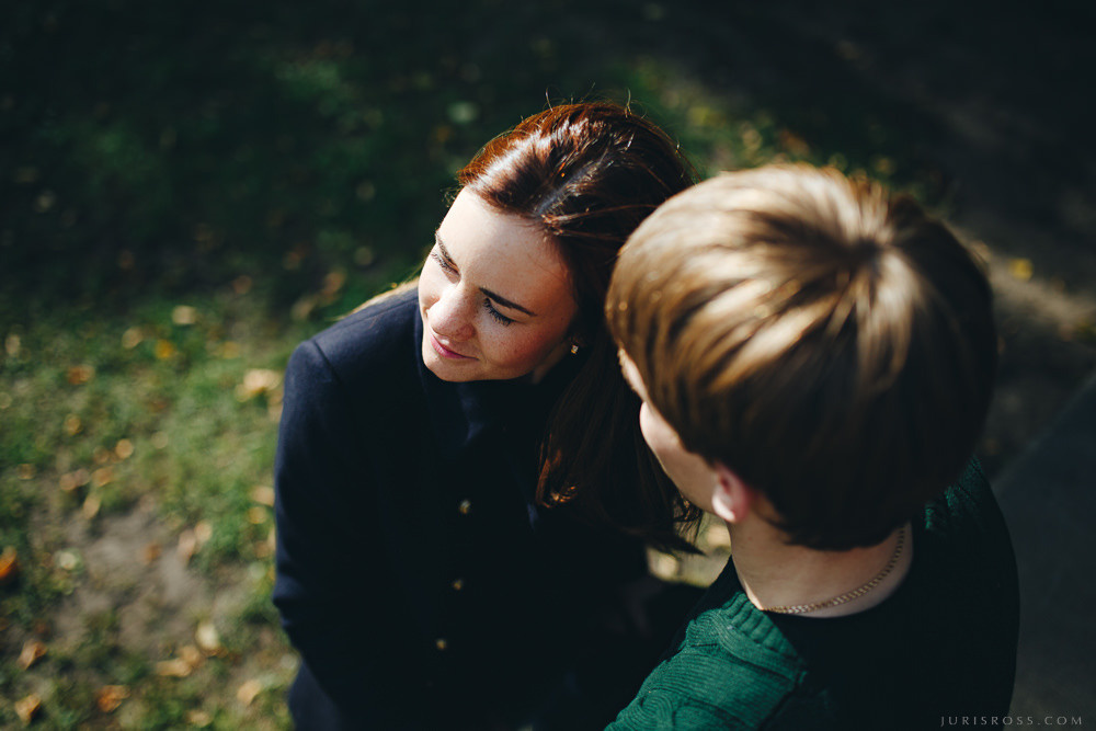 Mīlestības piepildīta pāra fotosesija Ķīpsala rudenī