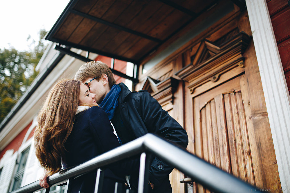 Mīlestības piepildīta pāra fotosesija Ķīpsala rudenī