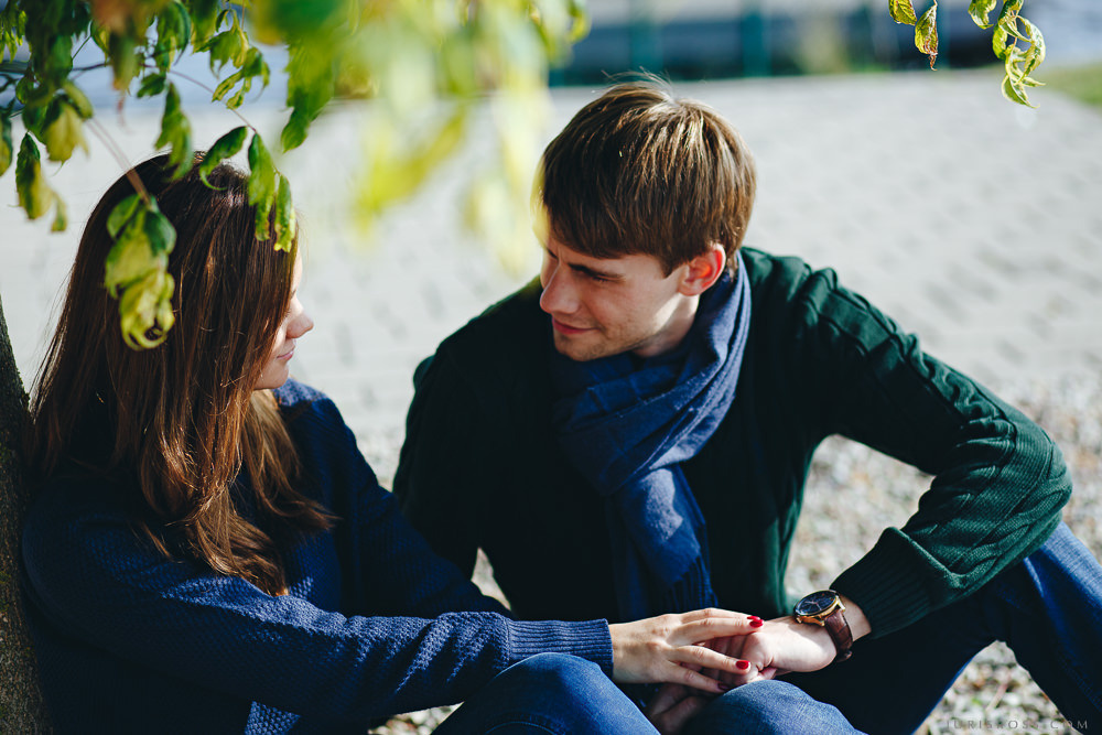 Mīlestības piepildīta pāra fotosesija Ķīpsala rudenī