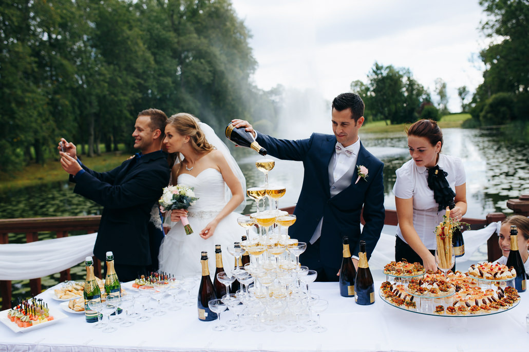 Kāzas Jaunmoku pilī ar ceremoniju lapenē