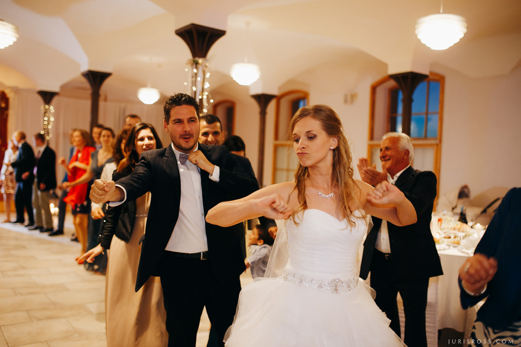 Kāzas Jaunmoku pilī ar ceremoniju lapenē