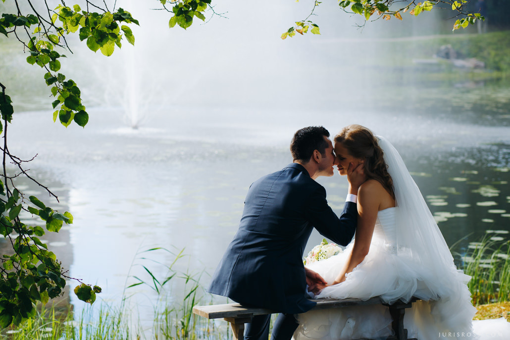 Kāzas Jaunmoku pilī ar ceremoniju lapenē