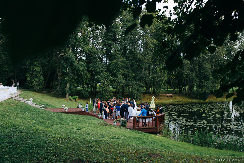 Kāzas Jaunmoku pilī ar ceremoniju lapenē