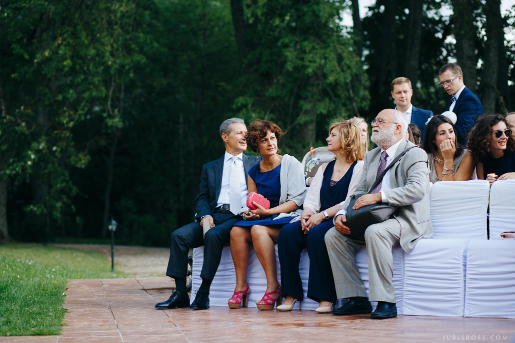 Kāzas Jaunmoku pilī ar ceremoniju lapenē