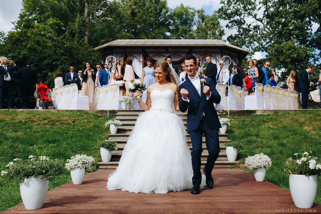 Kāzas Jaunmoku pilī ar ceremoniju lapenē