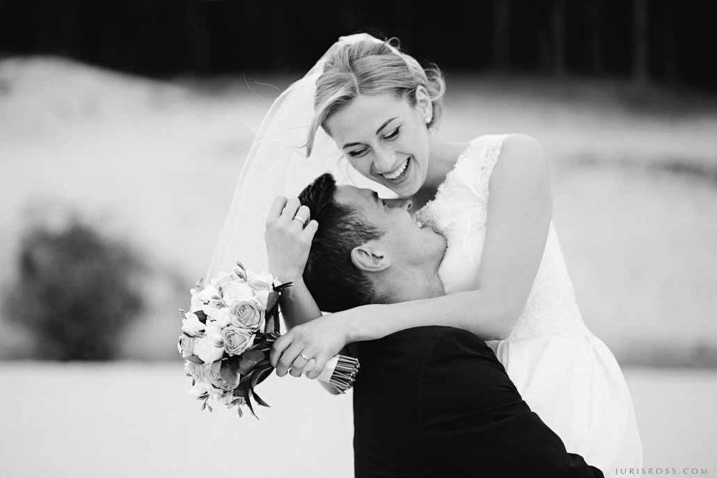 Dokumentāla stila kāzu fotogrāfs ar kuru būs viegli un patīkami