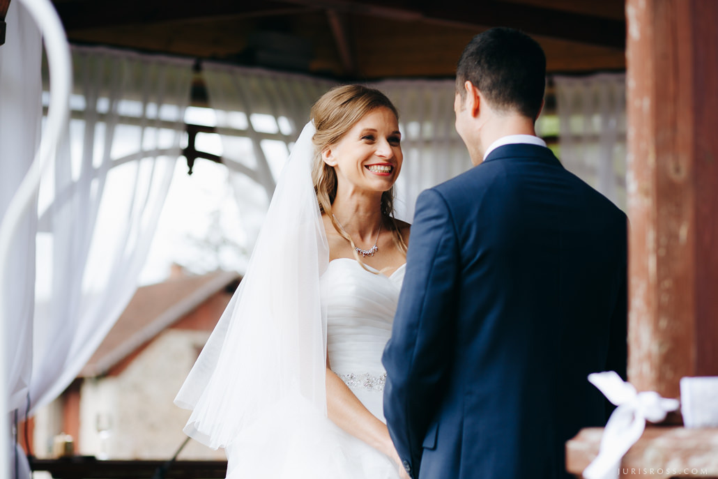 Kāzas Jaunmoku pilī ar ceremoniju lapenē