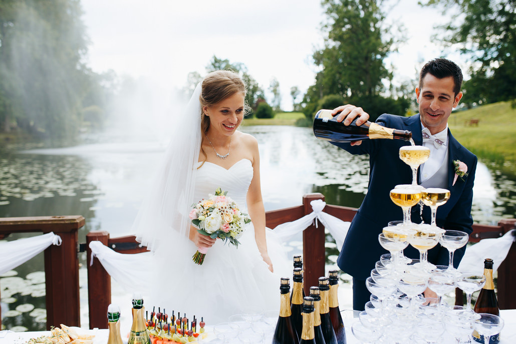 Kāzas Jaunmoku pilī ar ceremoniju lapenē