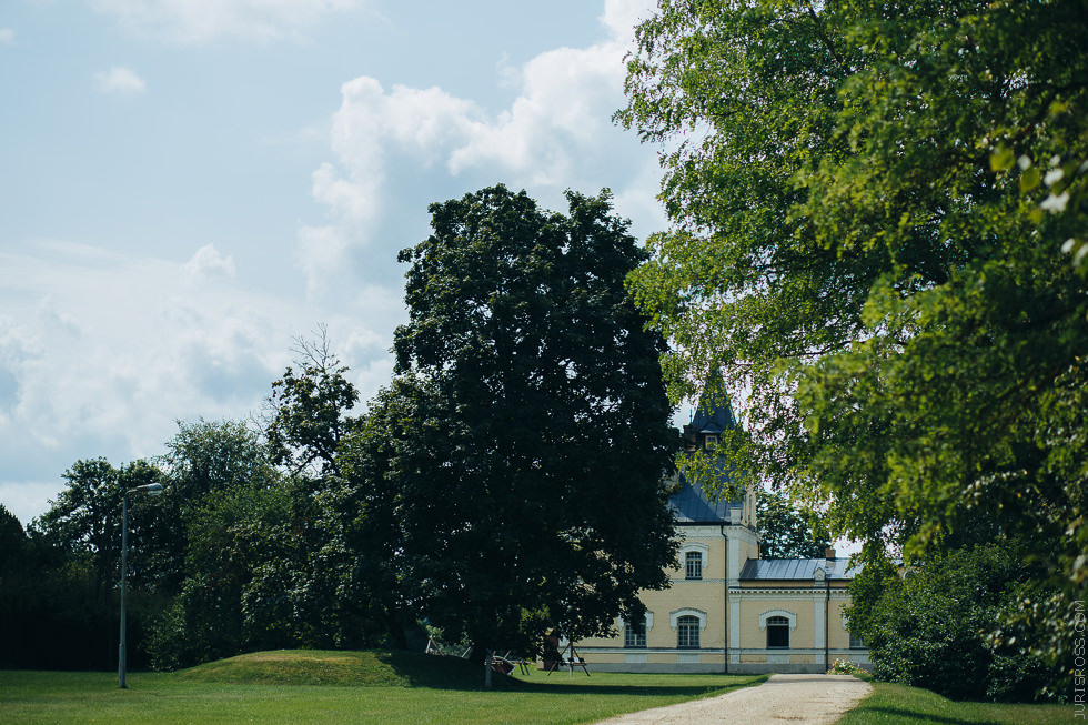 Eko kāzas jūras krastā ar mācītāju, solījumu došana un mielastu dabā