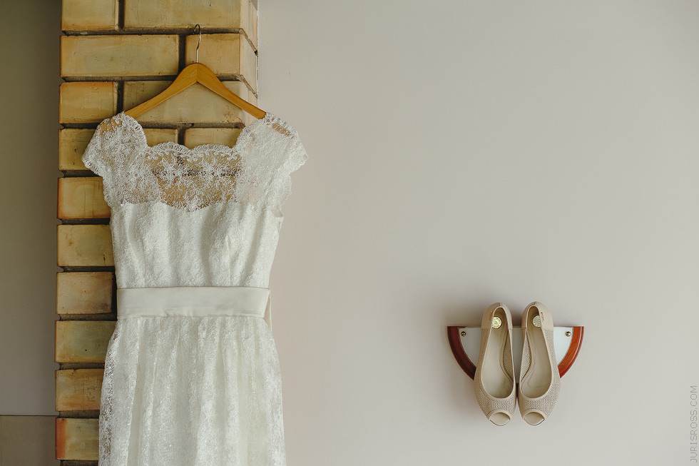 Eko kāzas jūras krastā ar mācītāju, solījumu došana un mielastu dabā