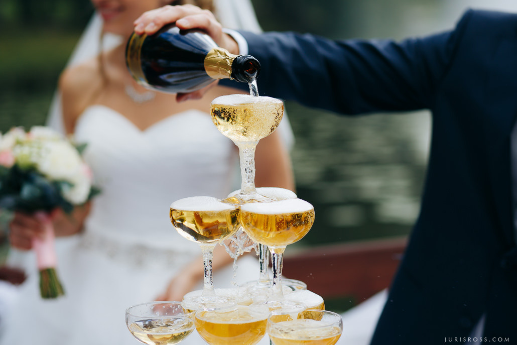 Kāzas Jaunmoku pilī ar ceremoniju lapenē