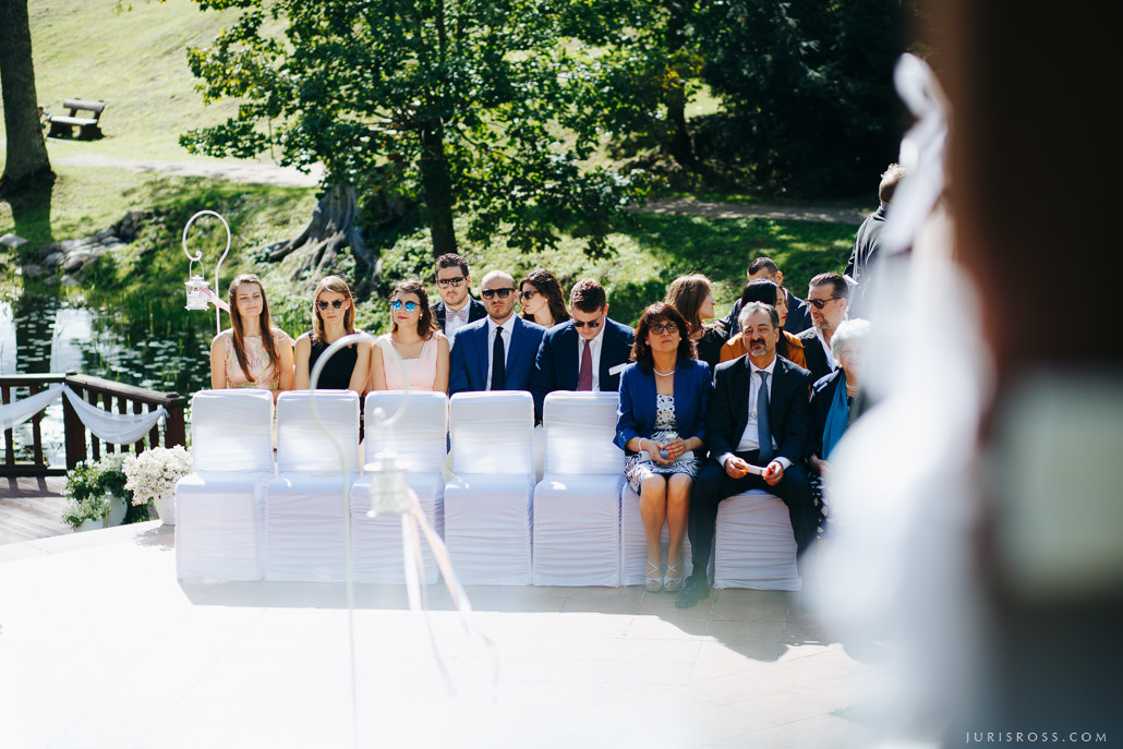 Kāzas Jaunmoku pilī ar ceremoniju lapenē