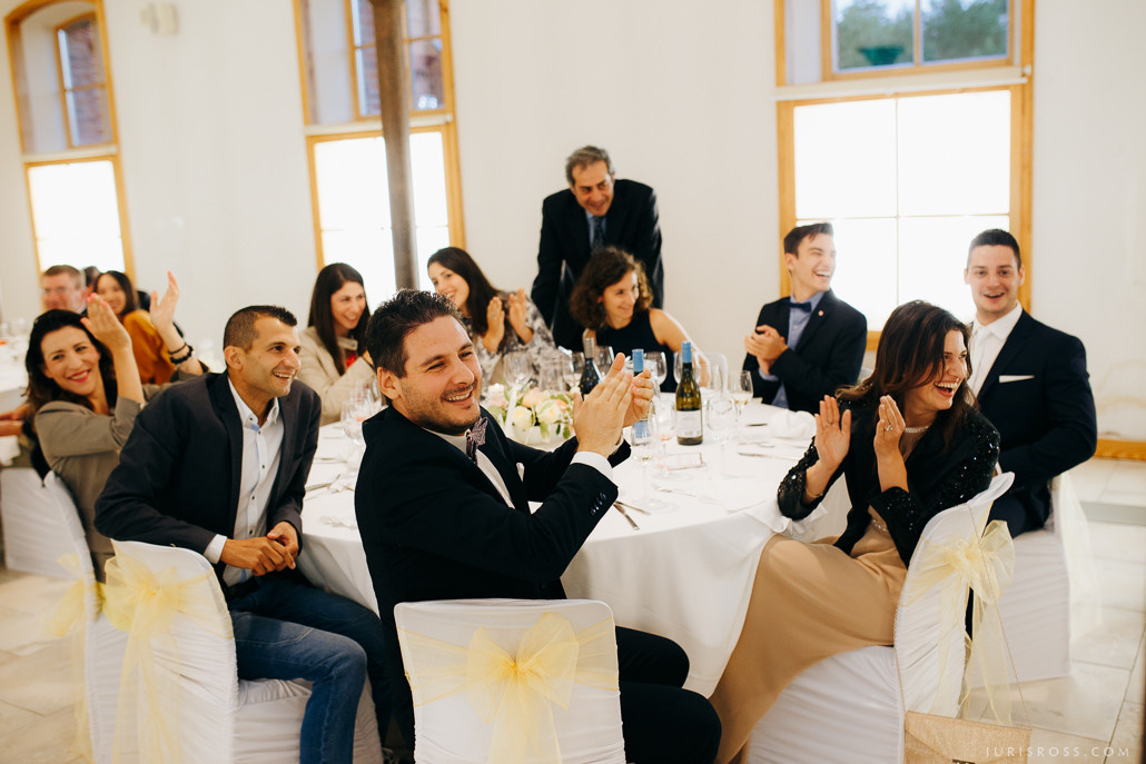 Kāzas Jaunmoku pilī ar ceremoniju lapenē