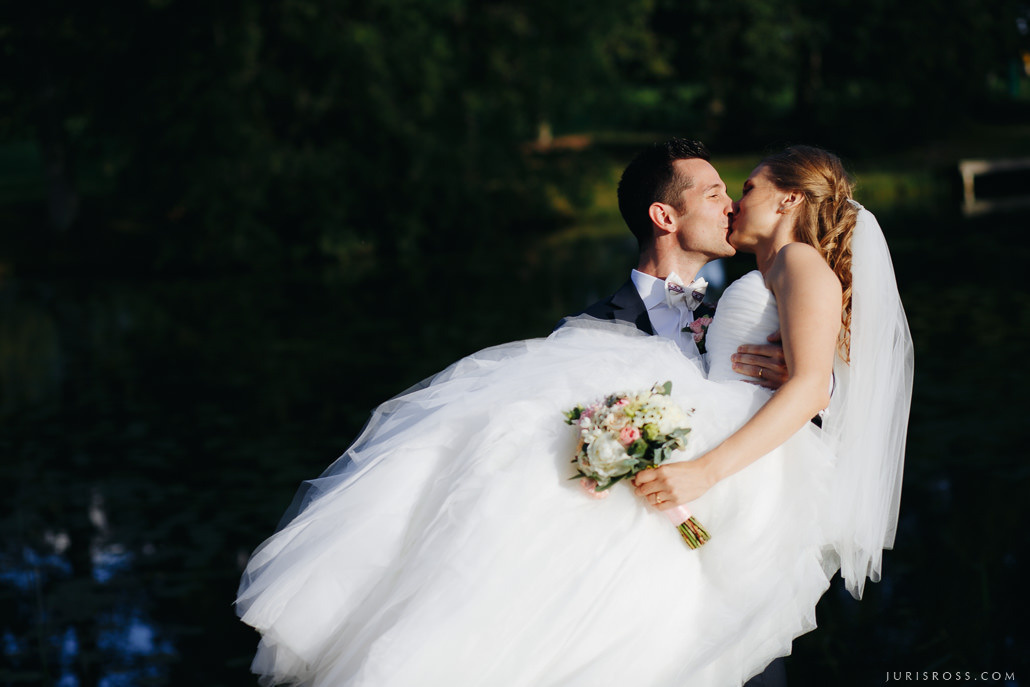 Kāzas Jaunmoku pilī ar ceremoniju lapenē