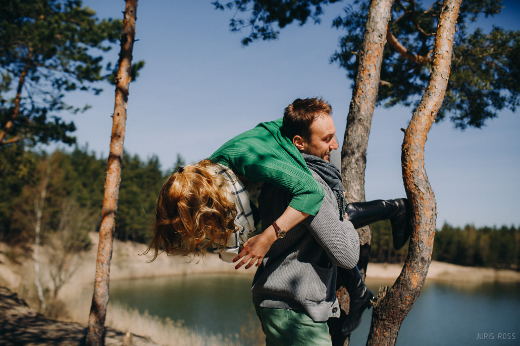 Pāra fotosesija karjerā pavasara agrumā