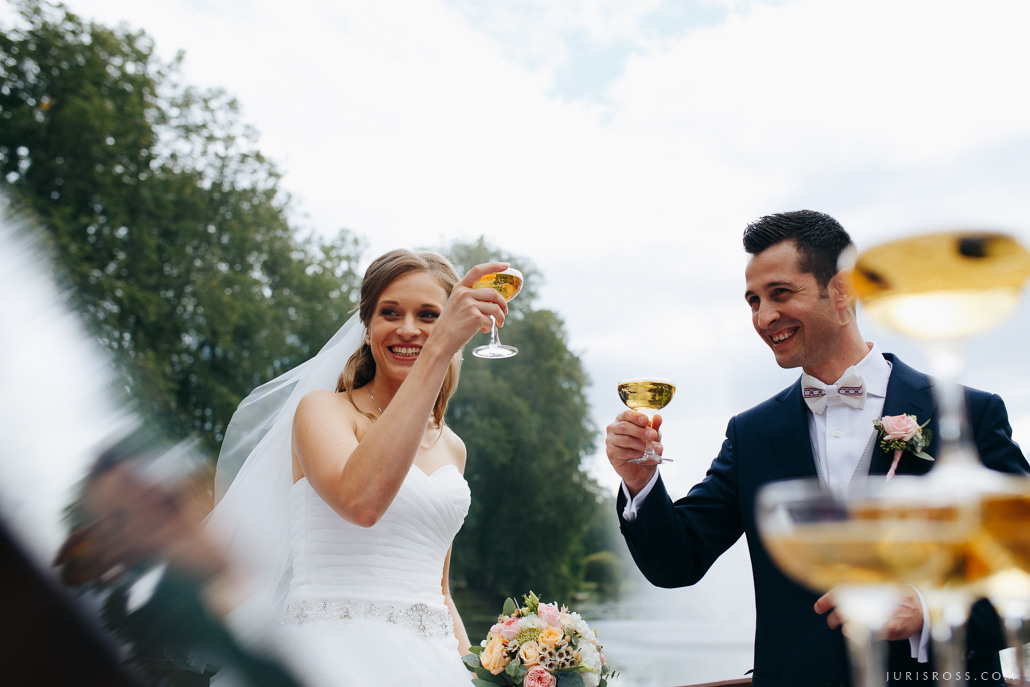Kāzas Jaunmoku pilī ar ceremoniju lapenē