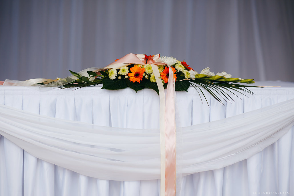 Kāzas Jaunmoku pilī ar ceremoniju lapenē