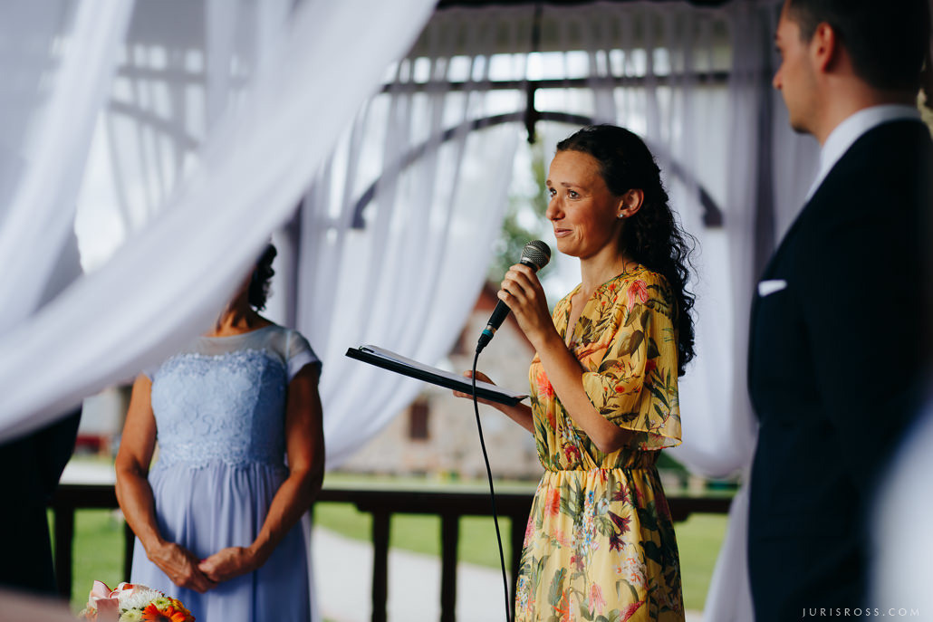 Kāzas Jaunmoku pilī ar ceremoniju lapenē